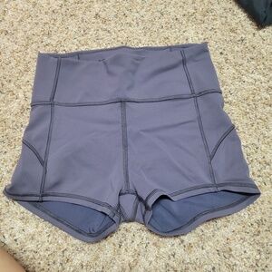 Lululemon In Movement Short - 6 - 2.5” HR